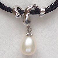 Pearl Drop Necklet